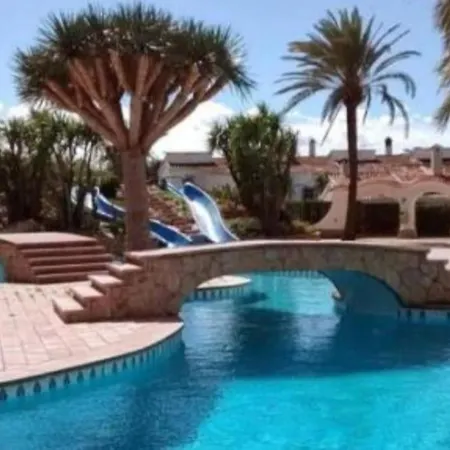 En Denia, Urbanizacion El Palmar Con Piscina, Toboganes Y Chiringuito アパート デニア
